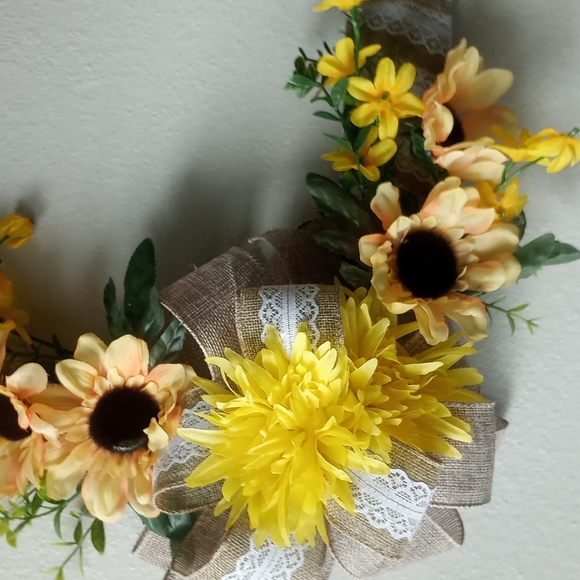 Springtime Frame Wreath - Picture 3 of 5